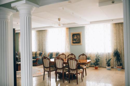 a dining room with a table and chairs at Fermerska Hata in Dubno