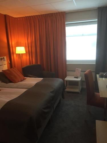 Ένα ή περισσότερα κρεβάτια σε δωμάτιο στο Hotell Entré Norr