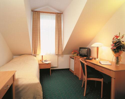 Llit o llits en una habitació de Wellness Hotel Jean De Carro