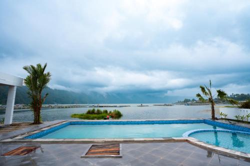 a swimming pool in the middle of a body of water at Villa Jepun Segara Giri in Kubupenlokan