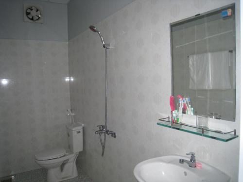 Koupelna v ubytování Hoa Sua Motel