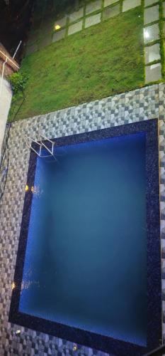 a large blue pool of water on the ground at Kiyanshi Farm in Murbād