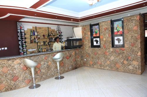 Lounge atau bar di Yaya Africa Athletics Village