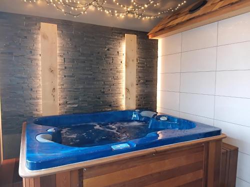 a blue tub in a room with a brick wall at Silverstone Lodge in National Park