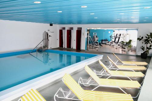 Bazén v ubytování Apartment In Center Of Davos nebo v jeho okolí