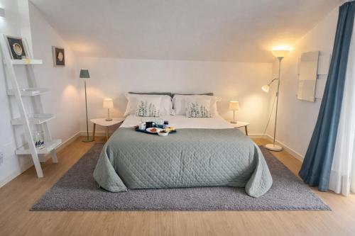 Lova arba lovos apgyvendinimo įstaigoje AMAC Suite with pool