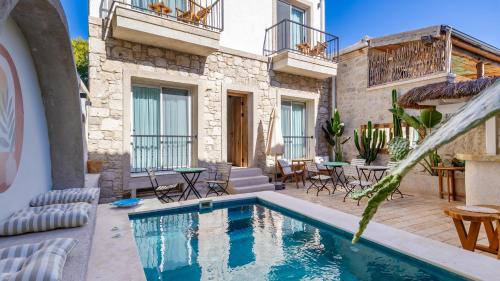 a villa with a swimming pool and a patio at Moon Alaçatı adults only in Çeşme