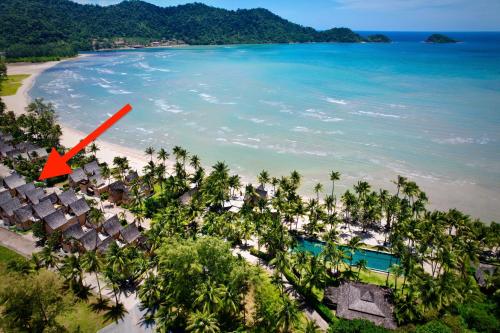 an aerial view of a beach with palm trees at Windy Villa by Utalay Koh Chang in Ban Khlong Son