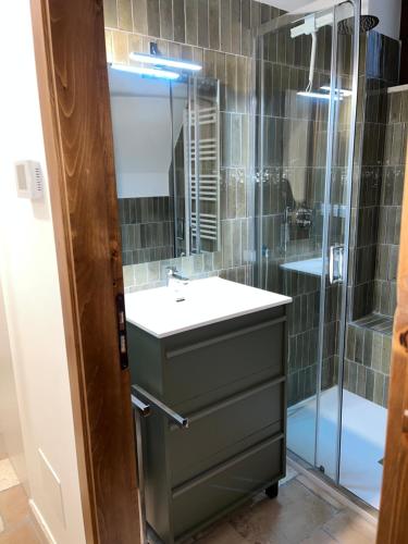 a bathroom with a sink and a shower at i GERMÅNI REALI in Scanno