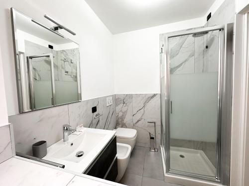 a bathroom with a shower and a sink and a toilet at Antonella's sweet home AIRPORT ORIO AL SERIO in Stezzano