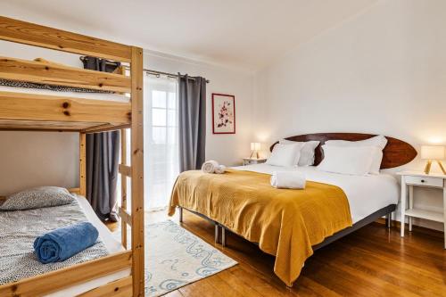 a bedroom with a bed and a bunk bed at FreeSurfCamp in Peniche