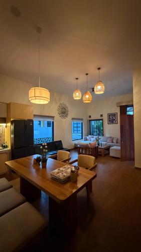 a kitchen and living room with a table and chairs at Villa Indah sudungdewo in Wonosobo