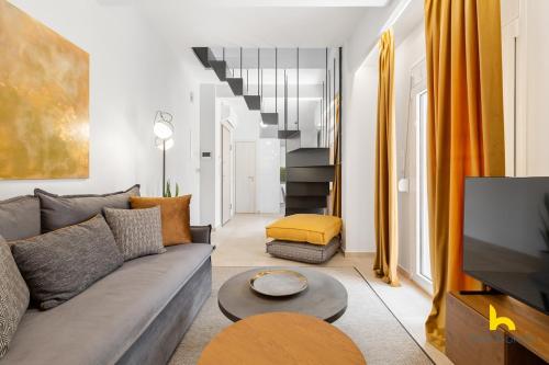 Stunning Top-Floor Duplex w Outdoor Jacuzzi!