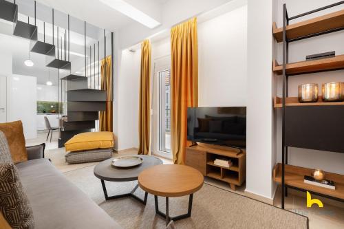 Stunning Top-Floor Duplex w Outdoor Jacuzzi!