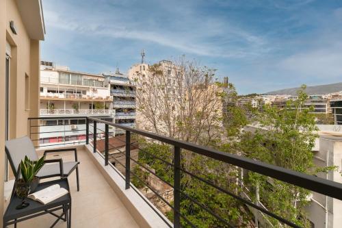 Sun-Splashed Top-Floor Duplex w Outdoor Jacuzzi!