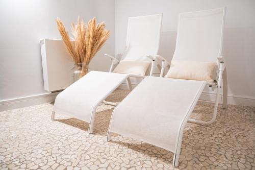a white table and chairs in a room at Esplanada Studios in Genk