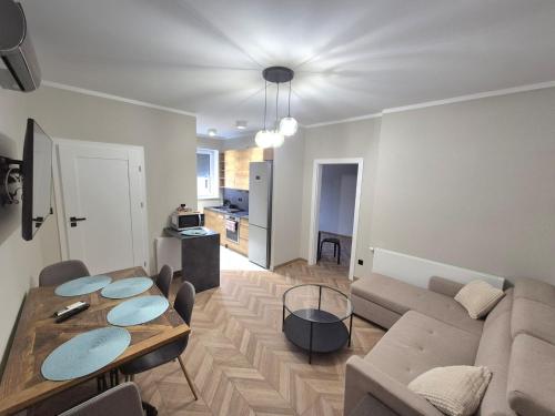 a living room with a couch and a table at Apartament Mickiewicza 3 in Września