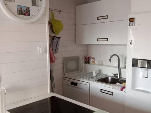 Appartement T2 avec Parking Privé et Balcon à Canet Plage