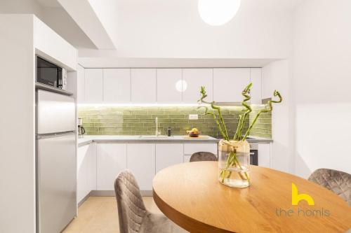 Romantic Studio With Ceiling Window Near Acropolis!