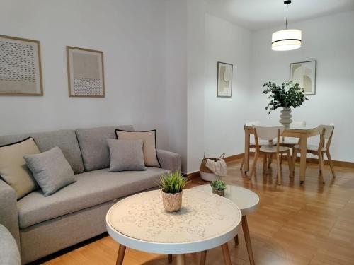 Recaredo Central Suite by Valcambre