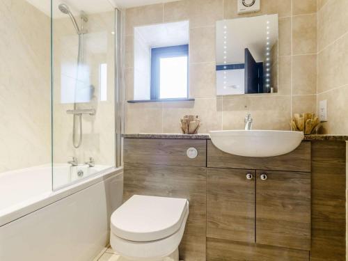 a bathroom with a sink and a toilet and a mirror at 2 Bed in Brecon oc-bn100 in Cray
