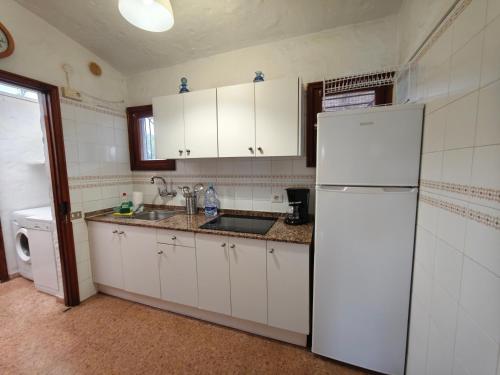 lovely bungalow with parking