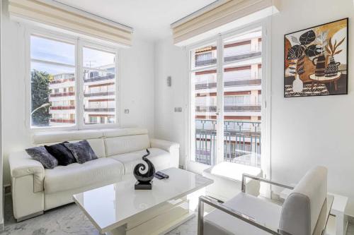 Charming 2BR Apartment 3 minutes from the sea