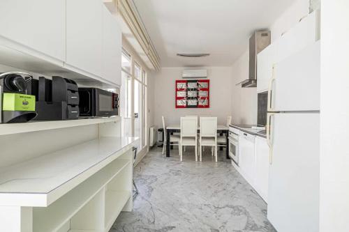 Charming 2BR Apartment 3 minutes from the sea