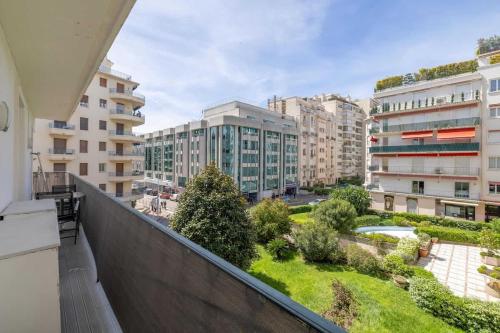 Charming 2BR Apartment 3 minutes from the sea