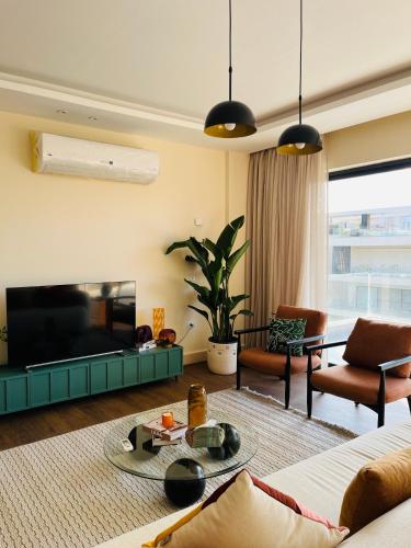 Penthouse w/ Private Rooftop Pool & Lake Views