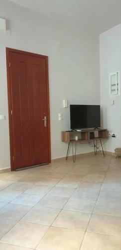KARAVELAS Rentals