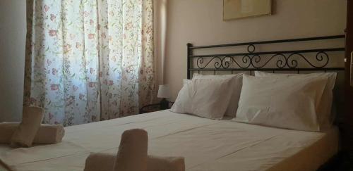 KARAVELAS Rentals