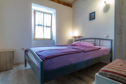 2 bedroom House with sea view and mooring
