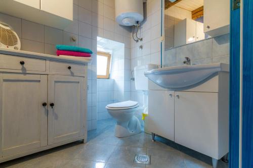 2 bedroom House with sea view and mooring