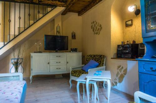 2 bedroom House with sea view and mooring