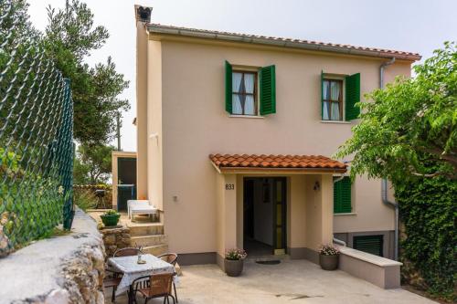 2 bedroom House with sea view and mooring