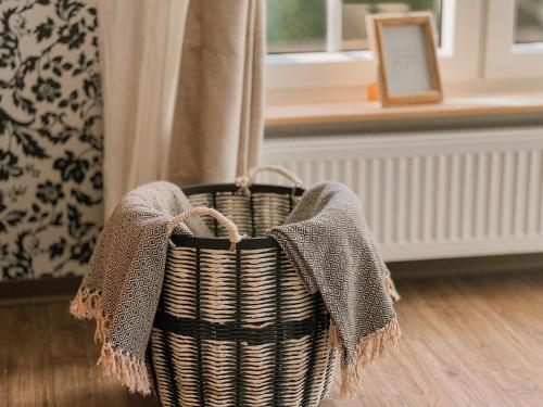 two wicker baskets sitting on the floor in a room at "Unnen" in der Alten Schule Greetsiel in Krummhörn