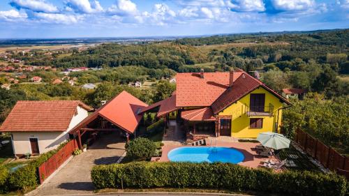 Villa Lipica - kuća s 3 spavaće sobe, saunom, grijanim bazenom u prekrasnom vinogradu