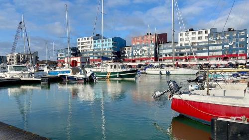 L'Escale du Quai, Appartement calme sur le port de Courseulles
