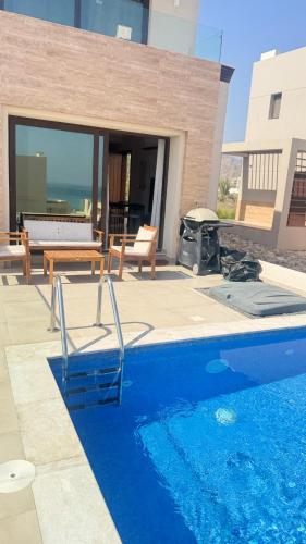 Bassenget på eller i nærheten av Beach front villa 1BHK