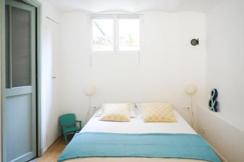 a bedroom with a bed and a window at Malot 34 in Montreuil