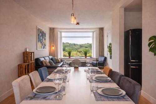 a dining room with a long table and chairs at Beachhouse Wijk aan Zee 6 guests near beach free parking in Wijk aan Zee