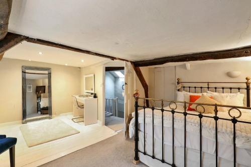 a bedroom with a bed in a room at Finest Retreats - Aarons in Painswick