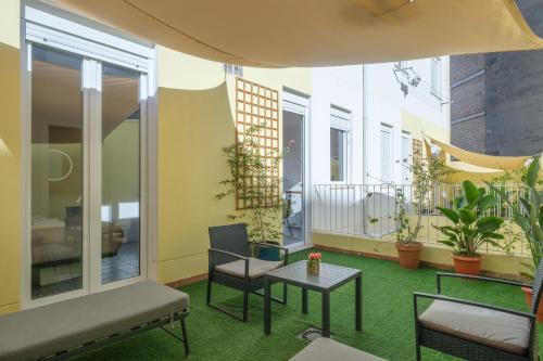Marvellous Apt with a Large Private Terrace