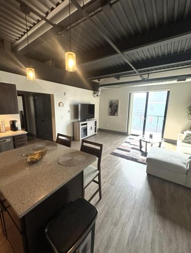 Gallery image of 203 - New Luxury Downtown Condo with Fireplace in Kalamazoo