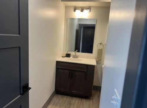 Gallery image of 203 - New Luxury Downtown Condo with Fireplace in Kalamazoo