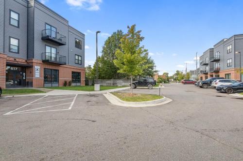 Gallery image of 203 - New Luxury Downtown Condo with Fireplace in Kalamazoo
