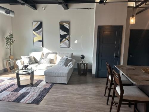 Gallery image of 203 - New Luxury Downtown Condo with Fireplace in Kalamazoo