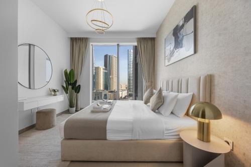 2BR - Private Cinema - Pool - Walk to Burj Khalifa