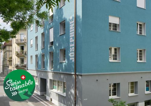 Josephine's Guesthouse - WOMEN ONLY with rooftop and community area